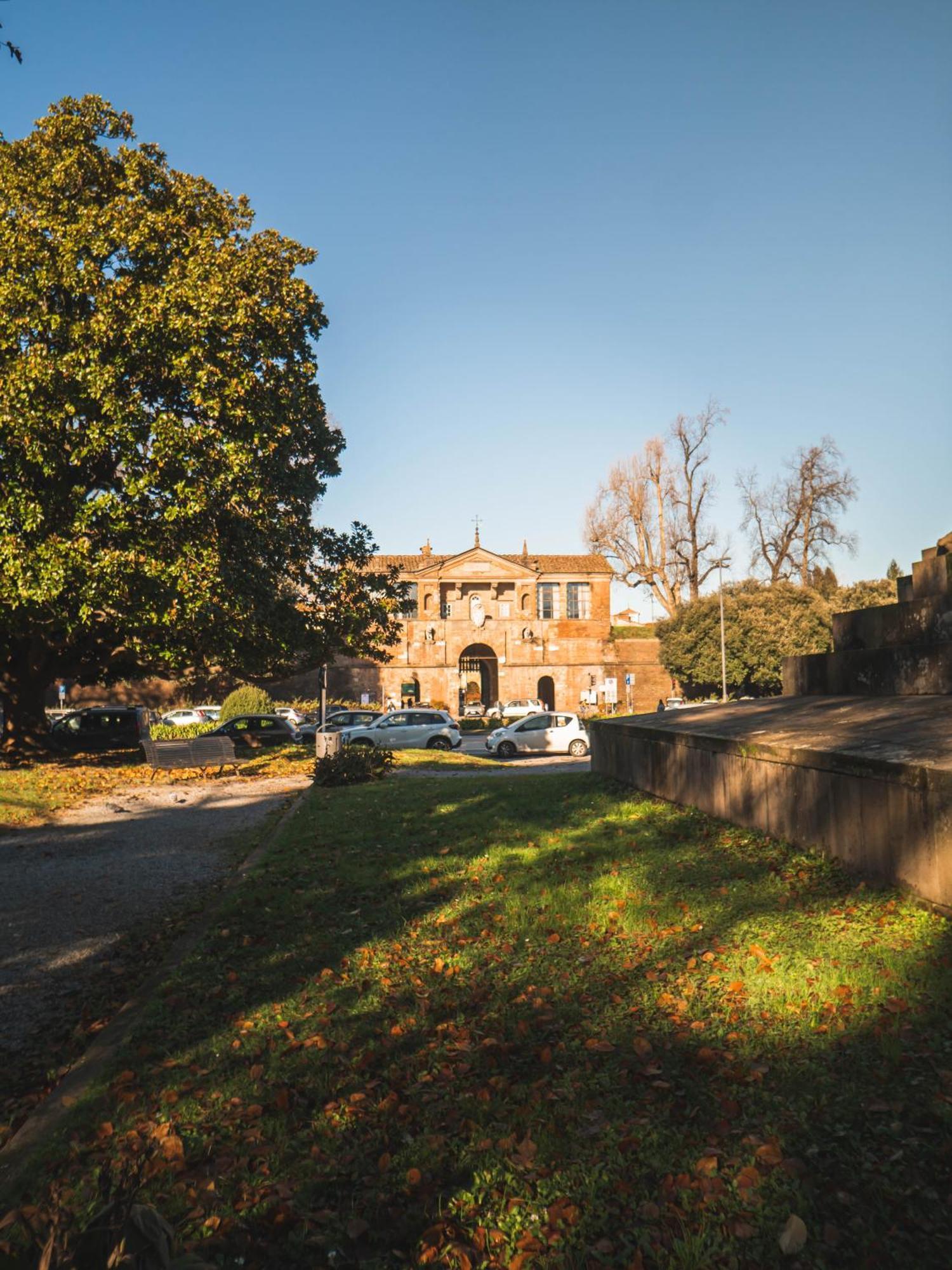 Belvedere Luxury Apartment, View On The Lucca Walls Exterior foto